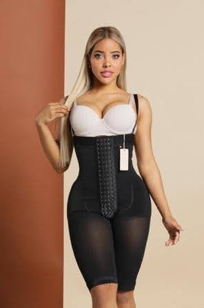 Jade Capry sin tirantes