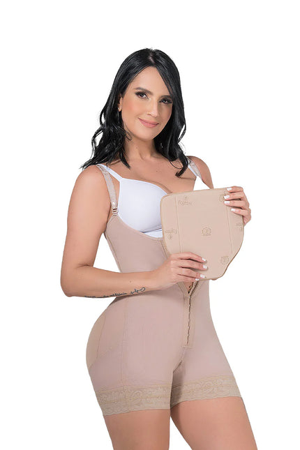 ÉVORAUK Coccyx Sculpt Pad post-surgical coccyx and lower back compression support for lipo and tummy tuck recovery in the UK.